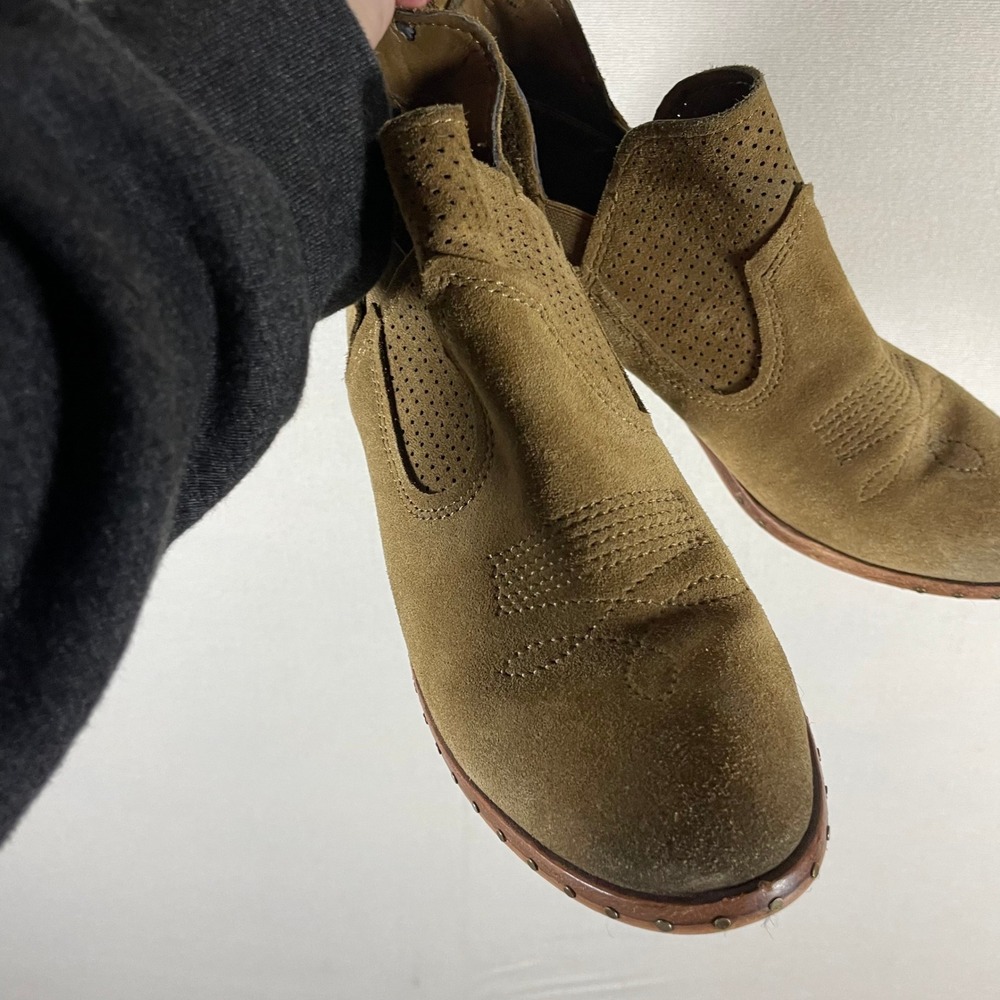Lucky Brand Pallet Tan Suede Wedge Chelsea Ankle Booties - Size 37.5 - Picture 2 of 7